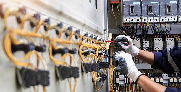 Professional Electrician technician working in Barrington, IL